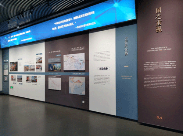 宣絨布加極窄型材展板，亞克力立體字