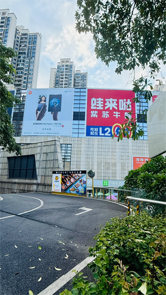 商場(chǎng)外墻廣告巨幅是什么材質(zhì)？